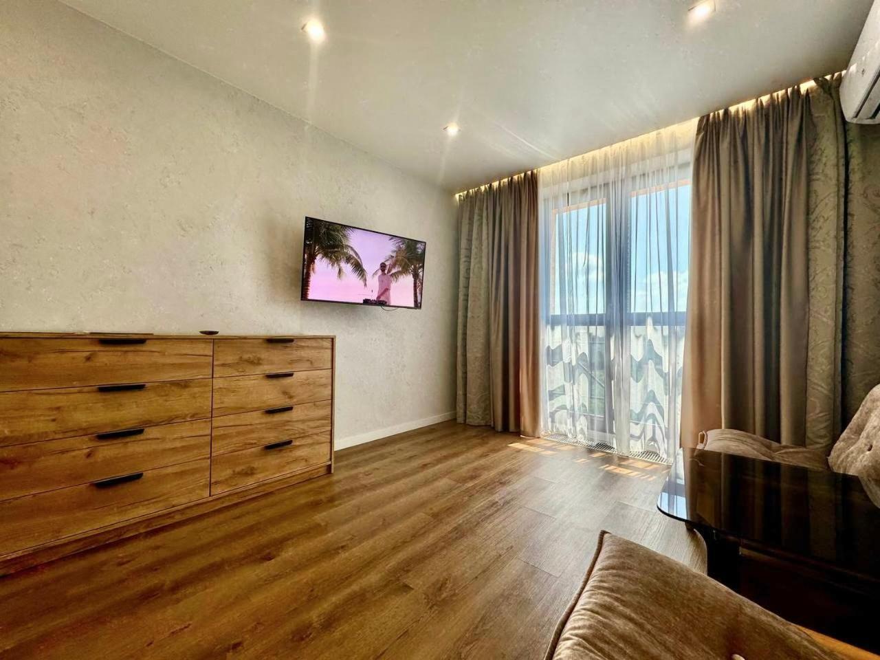 Apartment Apartpoltava сонячний парк: дизайнерська розкіш у історичному центрі Poltava